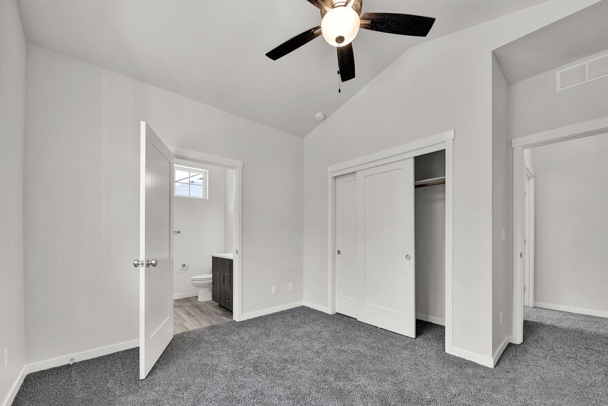 Building Photo - 4915 W Escalante Dr