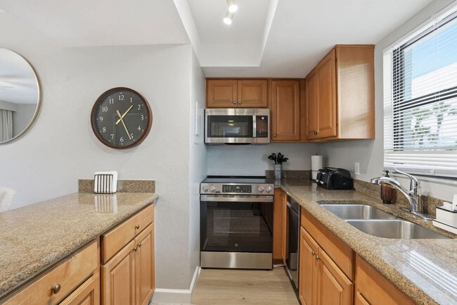 Building Photo - 600 Neapolitan Way