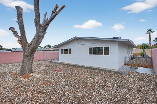 Building Photo - 333 S Tonopah Dr