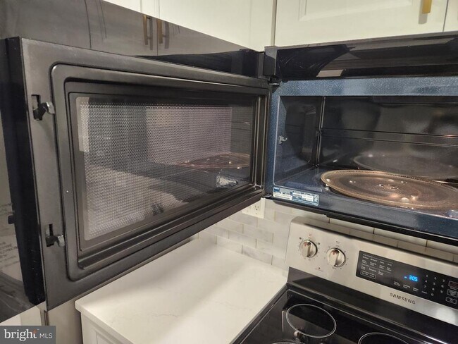 Building Photo - 5700 Olde Mill Ct