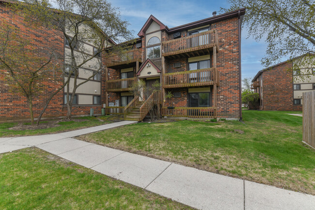 Building Photo - 425 Berkshire Dr