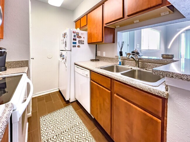 Building Photo - 3506 Cove View Blvd