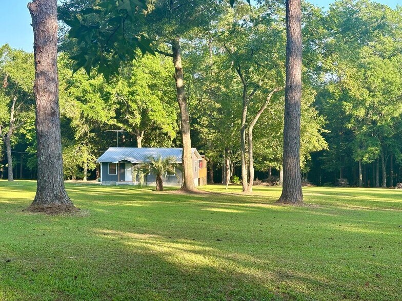 Building Photo - 54 Hardwood Hollow Rd