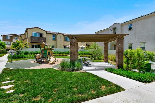 Building Photo - 4 bedroom - Pacific Ridge in Oceanside