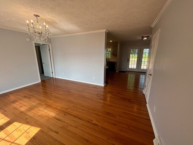 Building Photo - Leicester - Immaculate home on 3/4 acre