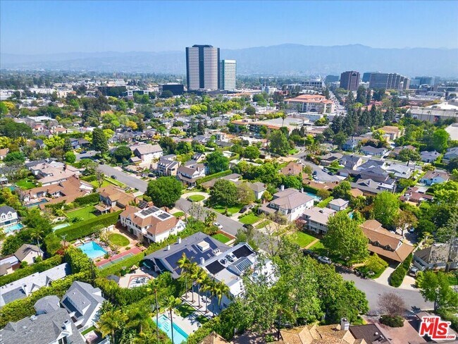 Building Photo - 211 S Valley St