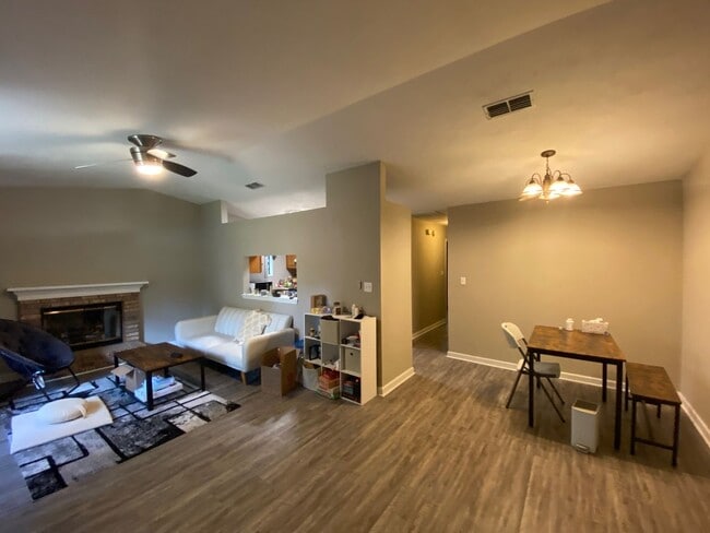 Building Photo - 1226 Brafforton Dr