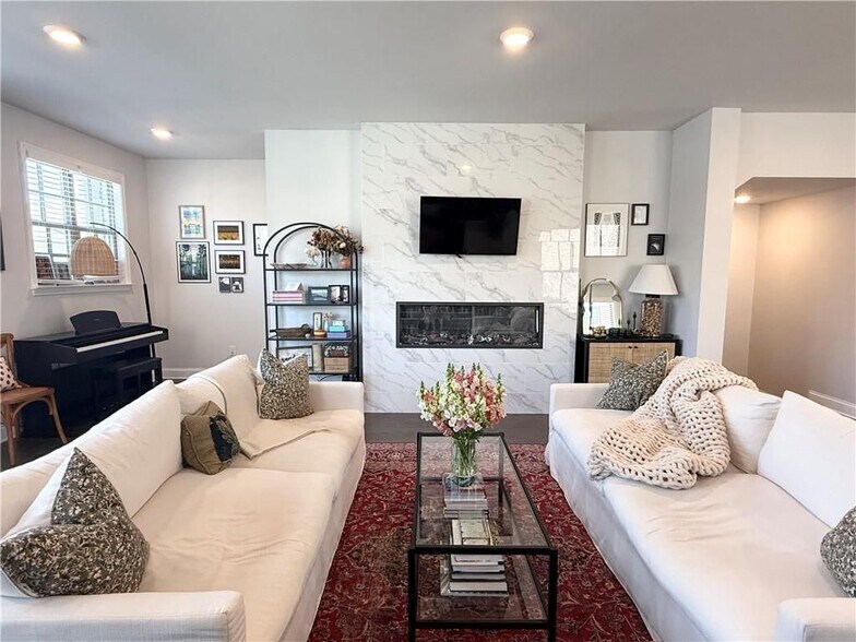 Building Photo - 2520 Great Silver Fir Aly