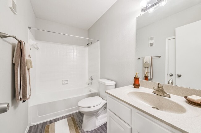 Building Photo - 2 Story 2 BR condo in Westchase Gated Comm...