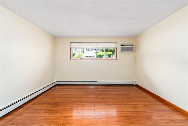 Building Photo - 73 Charlesbank Rd