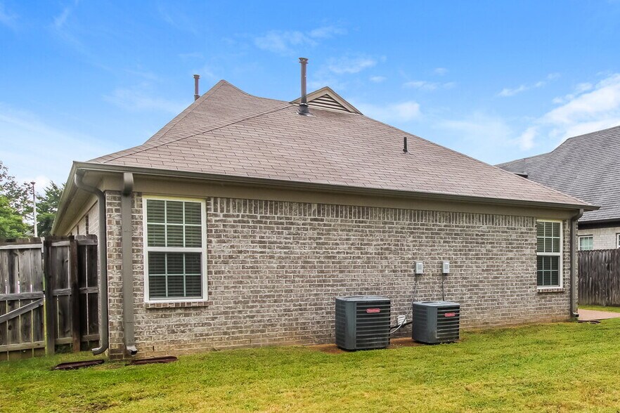 Building Photo - 9042 Billy Pat Dr