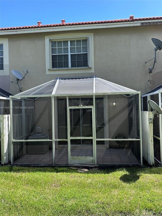 Building Photo - 1350 Sorrento Dr