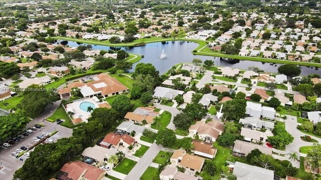 Building Photo - 901 NW 26th Ave