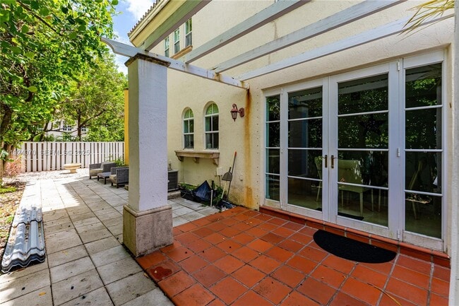 Building Photo - 18460 NE 30th Ave