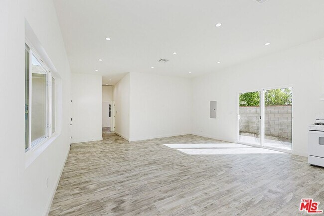 Building Photo - 9958 Marklein Ave