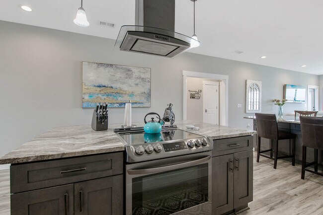 Building Photo - 486 Beatrice Point Rd