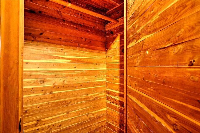 Building Photo - 66 Tyndall Ave