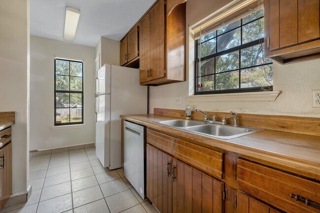 Building Photo - 1826 Meriadoc Rd