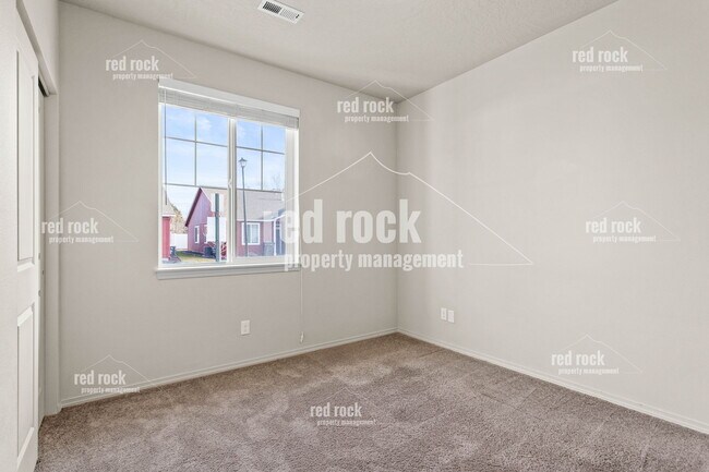 Building Photo - 304 S Marigold Ln