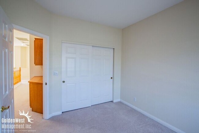 Building Photo - Stunning 3Bdm 2.5Ba Two-Story Home in Peccole Ranch!