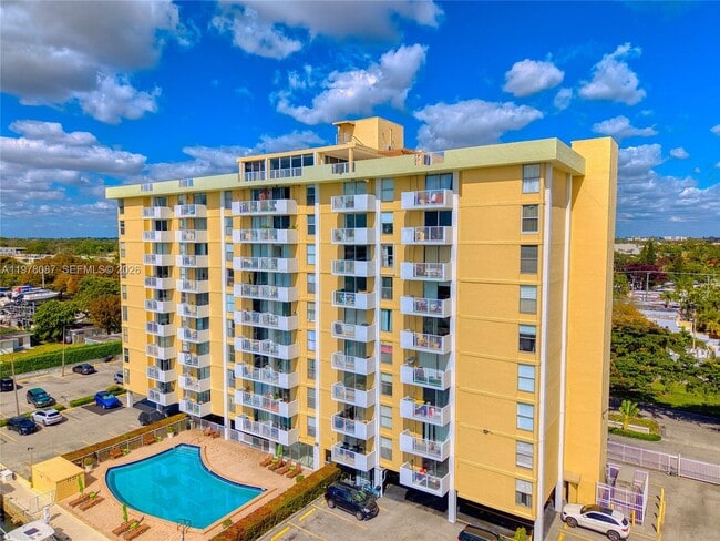 Building Photo - 2000 NE 135th St