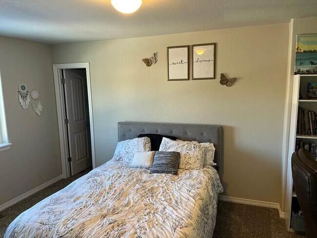 Building Photo - 5492 Hammond Dr