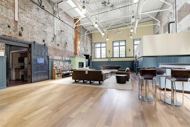 Building Photo - 357 Varick St