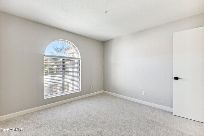 Building Photo - 10610 S 48th St