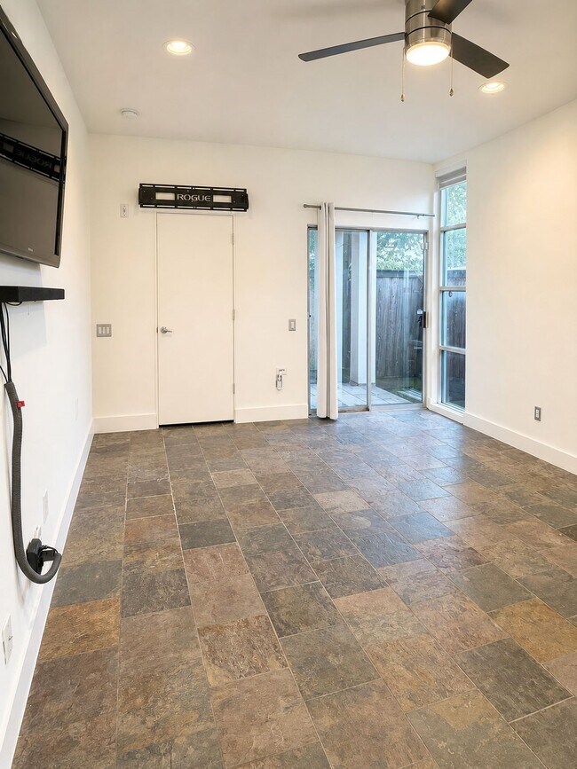 Building Photo - 6014 Fairdale Ln