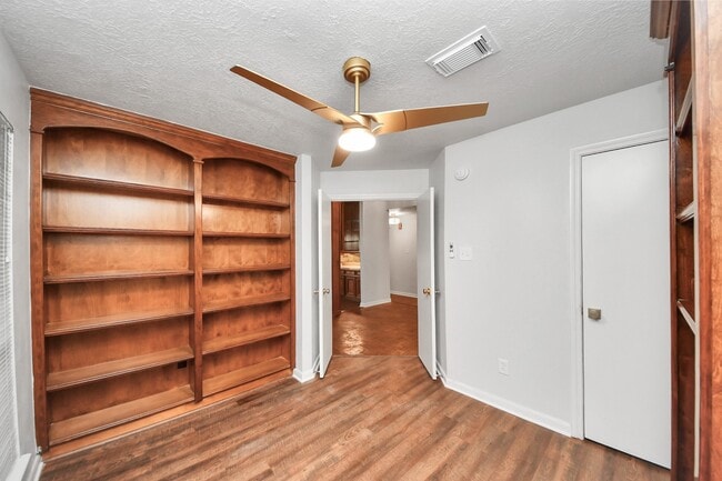 Building Photo - 1023 Oyster Bay Dr