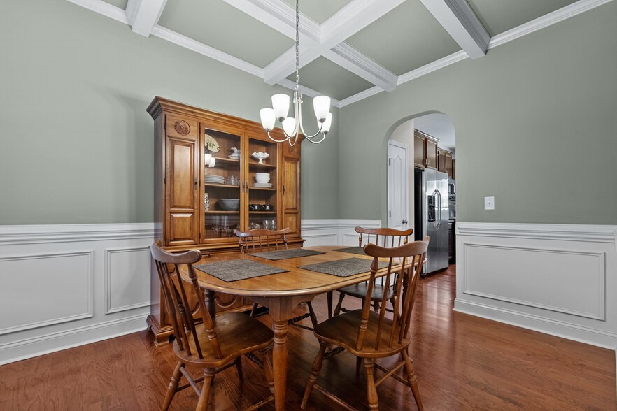Building Photo - 789 Equestrian Way