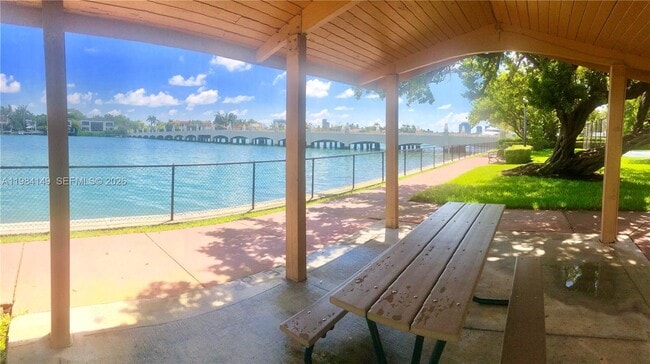 Building Photo - 265 Palm Ave