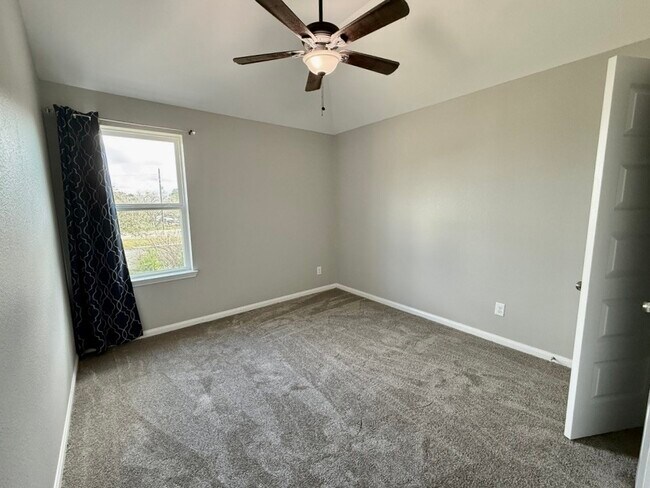 Building Photo - 3707 Parkcrest Ct