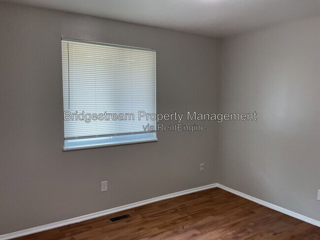 Building Photo - 4953 Leeper St