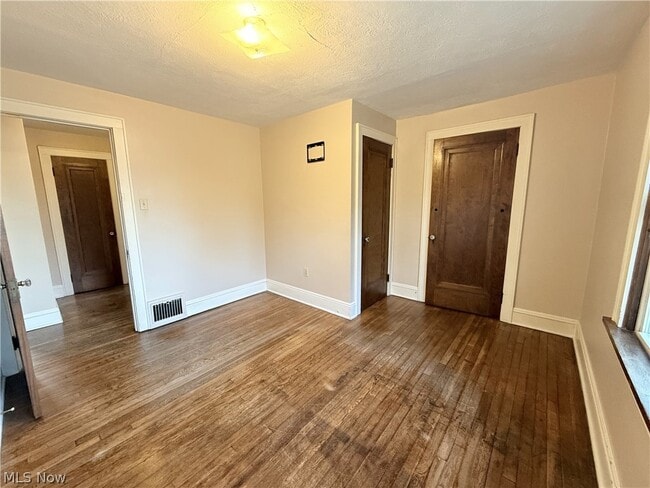 Building Photo - 837 Eastland Ave