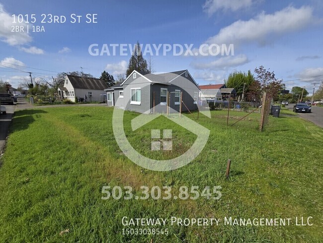 Building Photo - 1015 23rd St SE