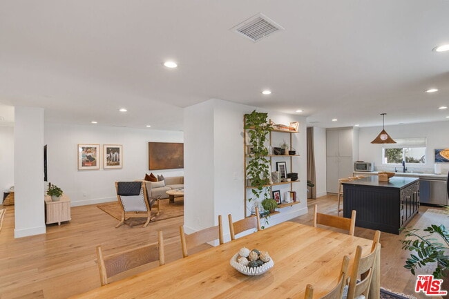 Building Photo - 5664 Coliseum St