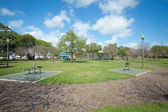 Building Photo - 705 New York St