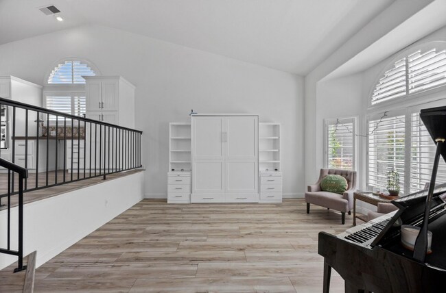 Building Photo - Beautiful 3-Bedroom, 3-Bath Home in Riverl...
