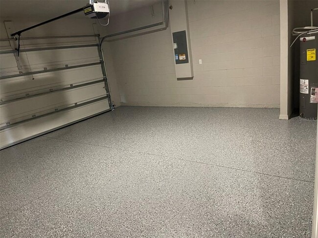 Building Photo - 5295 Meredrew Ln