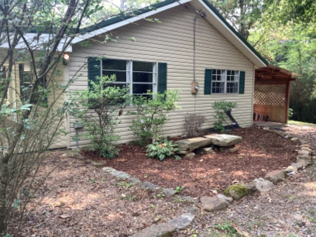 Building Photo - 200 Martin Dr