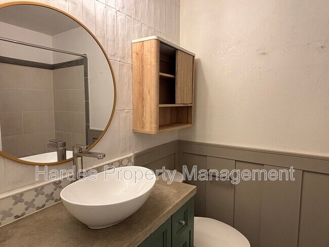 Building Photo - 3511 N Barberry Dr