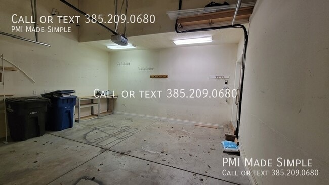 Building Photo - 3042 E Somerset Dr