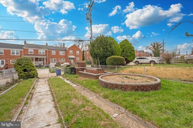 Building Photo - 1551 Langford Rd