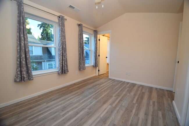 Building Photo - 18528 SW Mcclarey Dr
