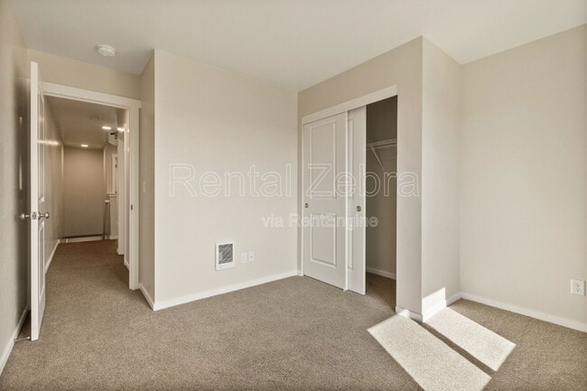 Building Photo - 1682 SW Salmon Ave