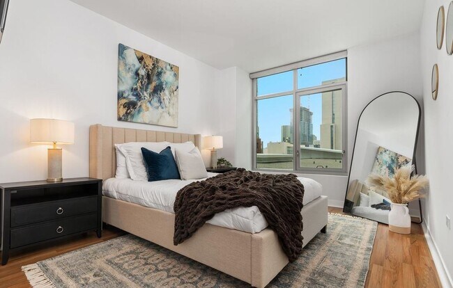 Building Photo - 425 W Beech St