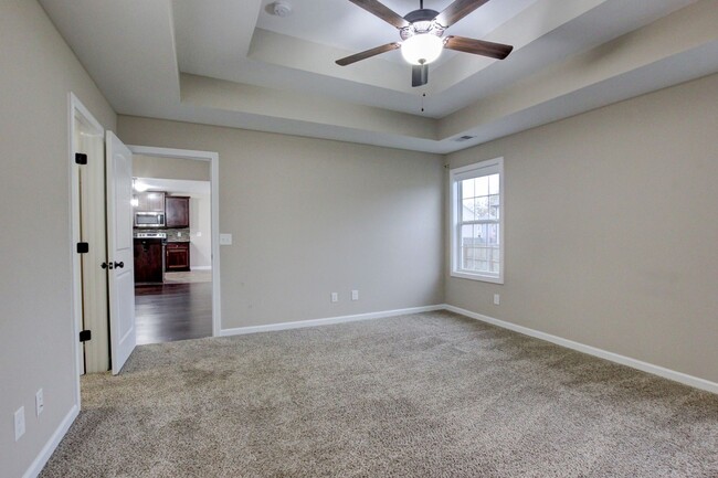 Building Photo - Fresh and Clean 3 bed 2 bath.  Sweet layout!