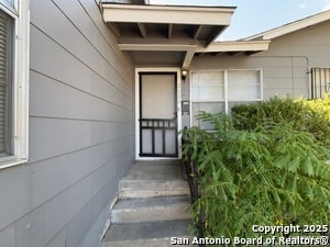 Building Photo - 2000 W Mistletoe Ave
