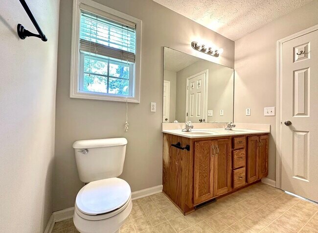 Building Photo - 1641 Cedar Springs Cir